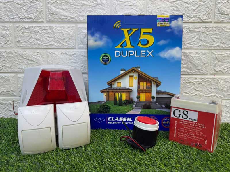 پکیج دزدگیر سیم کارتی ایکس پنج (X5 DUPLEX) شامل 2 عدد چشمی فوتال و بلندگو آژیر با فلاشر است. این سیستم امنیتی پیشرفته مناسب برای انواع اماکن است و می‌تواند به طور مؤثر ورود غیرمجاز را شناسایی کرده و با آژیر و فلاشر، هشدار فوری به شما دهد. انتخابی ایده‌آل برای حفاظت کامل از اموال و دارایی‌های شما.